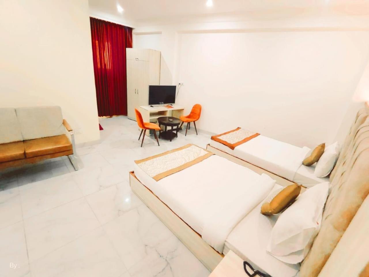 Hotel Almora Sky Near By Delhi International Airport With - Free Airport Pickup And Drop Ню Делхи Екстериор снимка