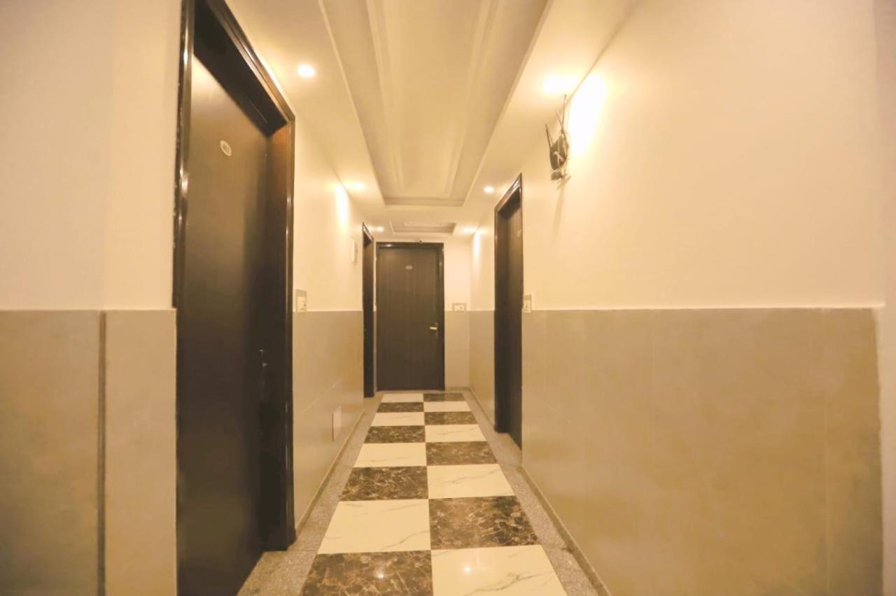 Hotel Almora Sky Near By Delhi International Airport With - Free Airport Pickup And Drop Ню Делхи Екстериор снимка