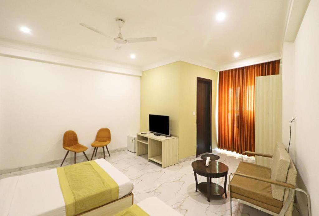 Hotel Almora Sky Near By Delhi International Airport With - Free Airport Pickup And Drop Ню Делхи Екстериор снимка