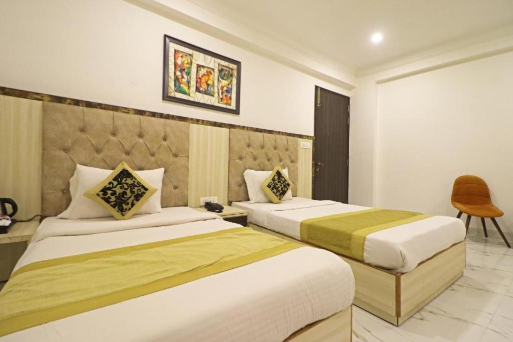 Hotel Almora Sky Near By Delhi International Airport With - Free Airport Pickup And Drop Ню Делхи Екстериор снимка