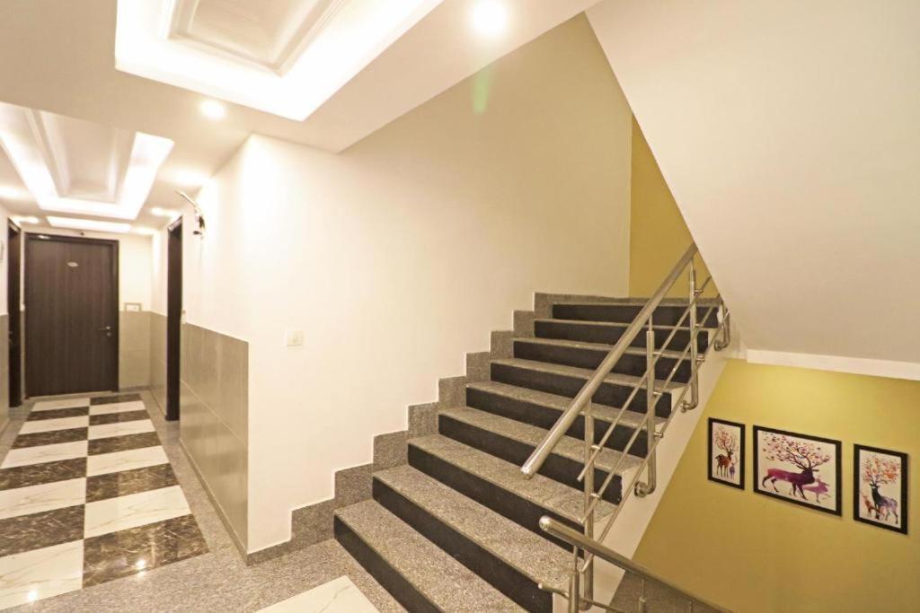 Hotel Almora Sky Near By Delhi International Airport With - Free Airport Pickup And Drop Ню Делхи Екстериор снимка