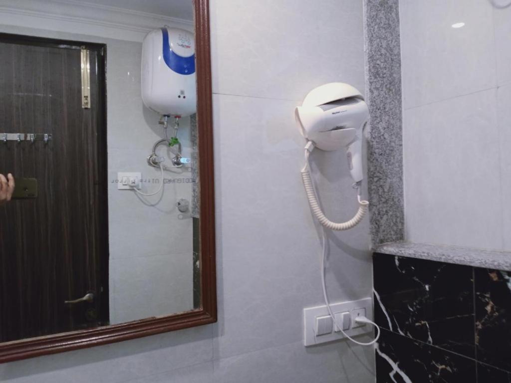 Hotel Almora Sky Near By Delhi International Airport With - Free Airport Pickup And Drop Ню Делхи Екстериор снимка