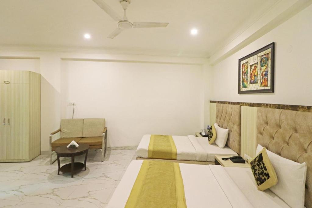 Hotel Almora Sky Near By Delhi International Airport With - Free Airport Pickup And Drop Ню Делхи Екстериор снимка