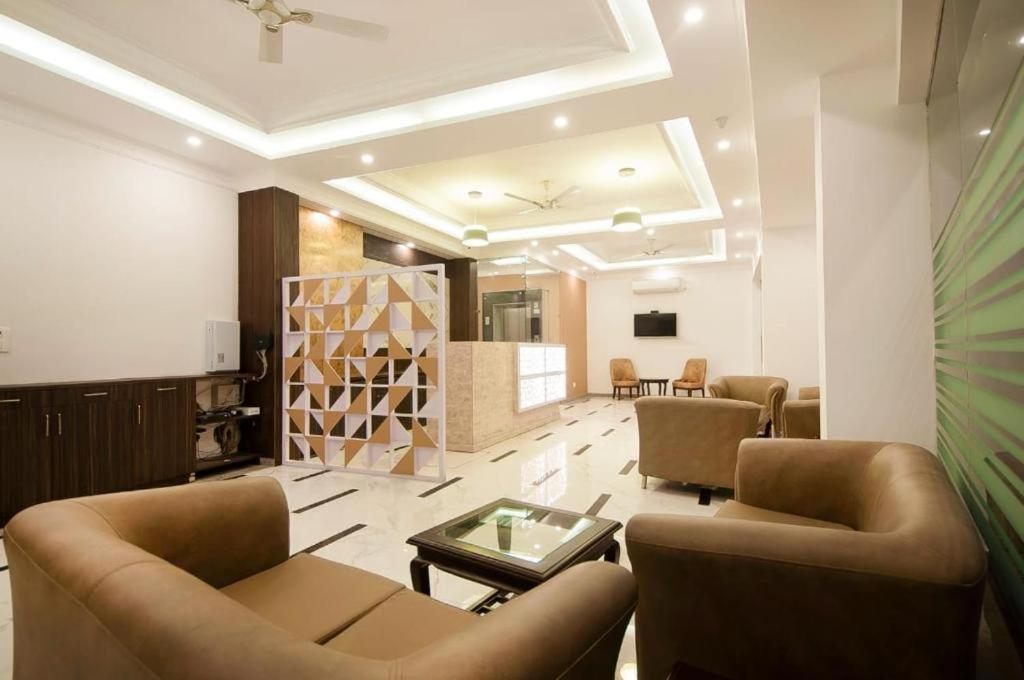 Hotel Almora Sky Near By Delhi International Airport With - Free Airport Pickup And Drop Ню Делхи Екстериор снимка