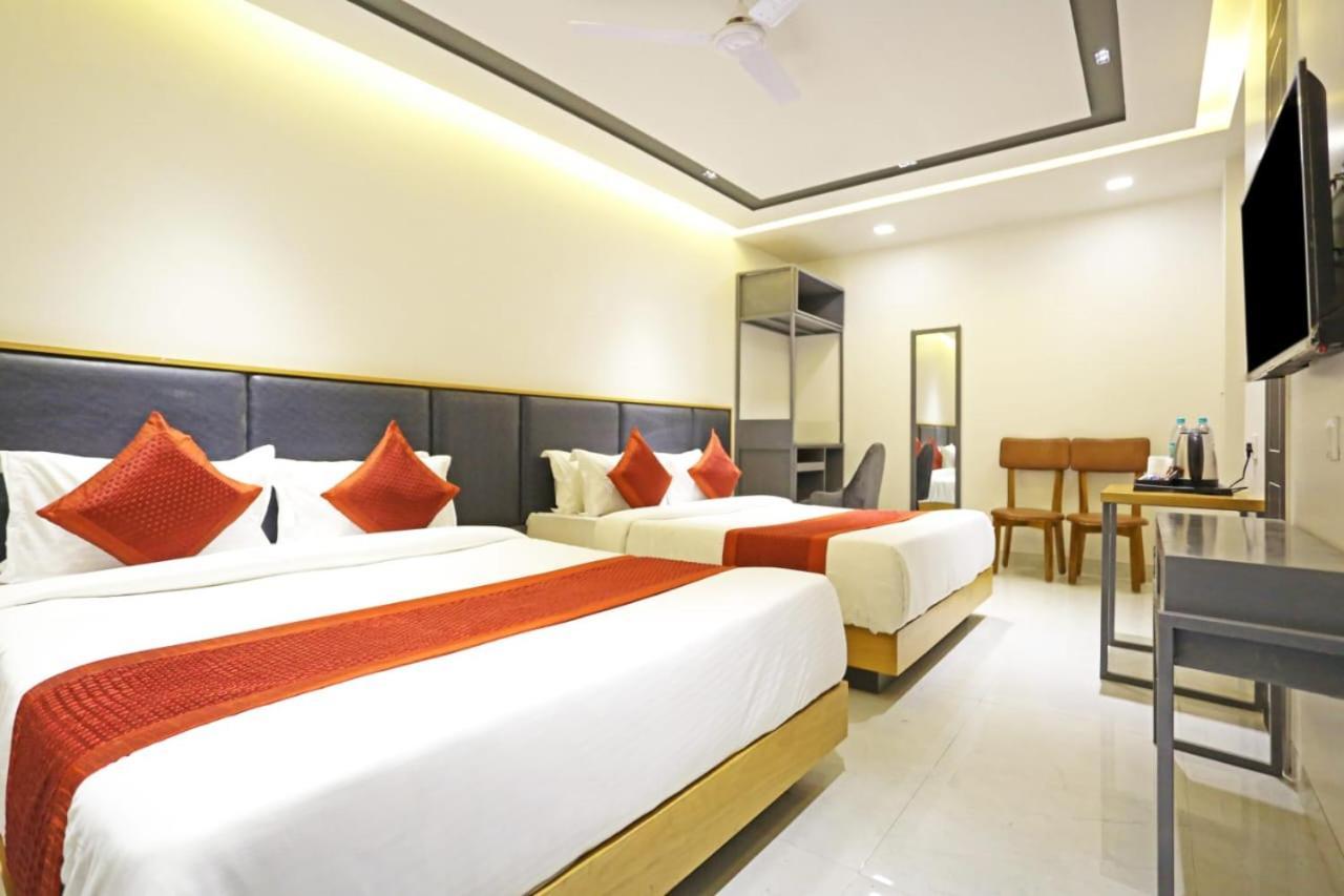 Hotel Almora Sky Near By Delhi International Airport With - Free Airport Pickup And Drop Ню Делхи Екстериор снимка
