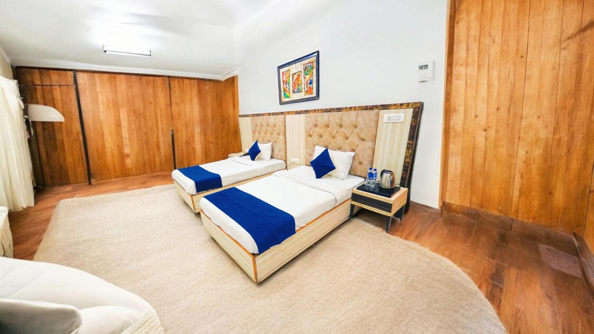 Hotel Almora Sky Near By Delhi International Airport With - Free Airport Pickup And Drop Ню Делхи Екстериор снимка