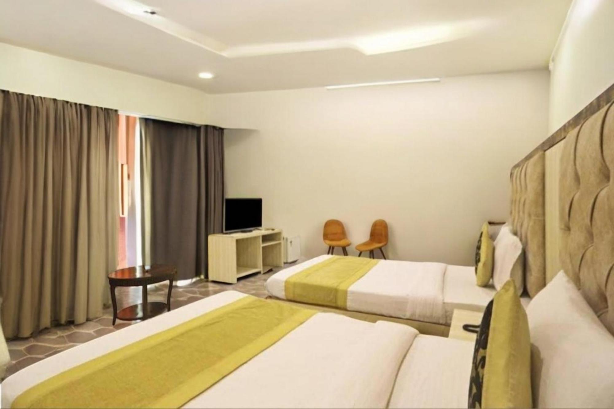 Hotel Almora Sky Near By Delhi International Airport With - Free Airport Pickup And Drop Ню Делхи Екстериор снимка