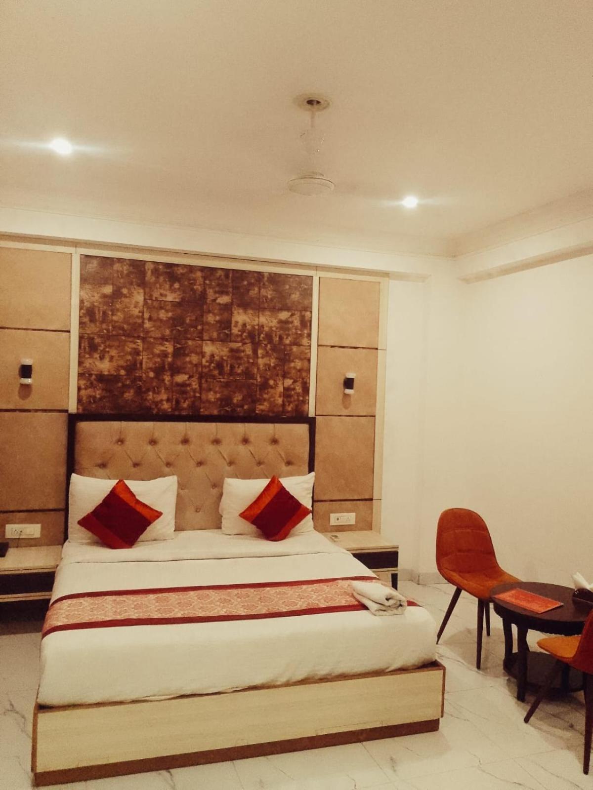 Hotel Almora Sky Near By Delhi International Airport With - Free Airport Pickup And Drop Ню Делхи Екстериор снимка