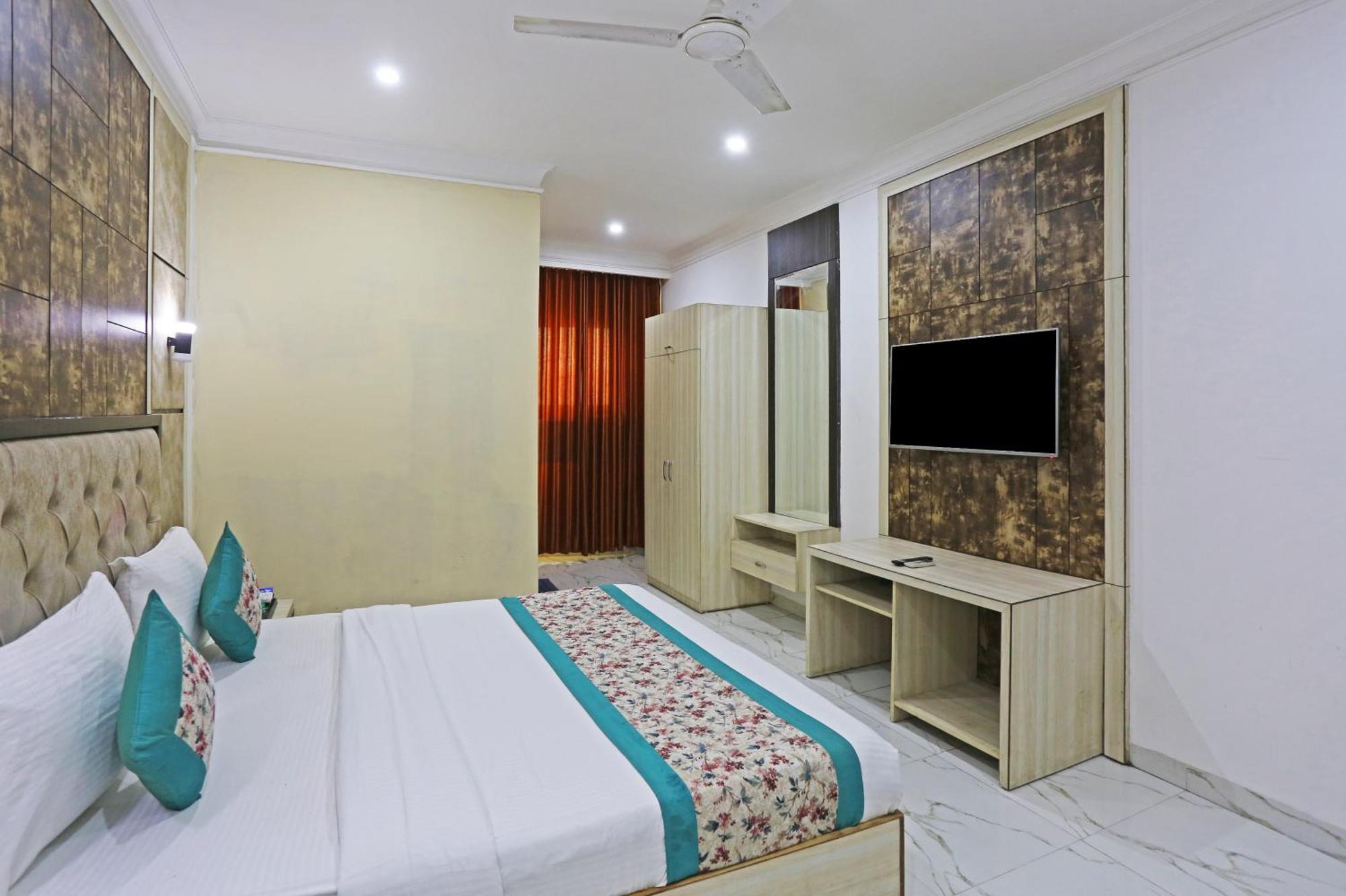 Hotel Almora Sky Near By Delhi International Airport With - Free Airport Pickup And Drop Ню Делхи Екстериор снимка