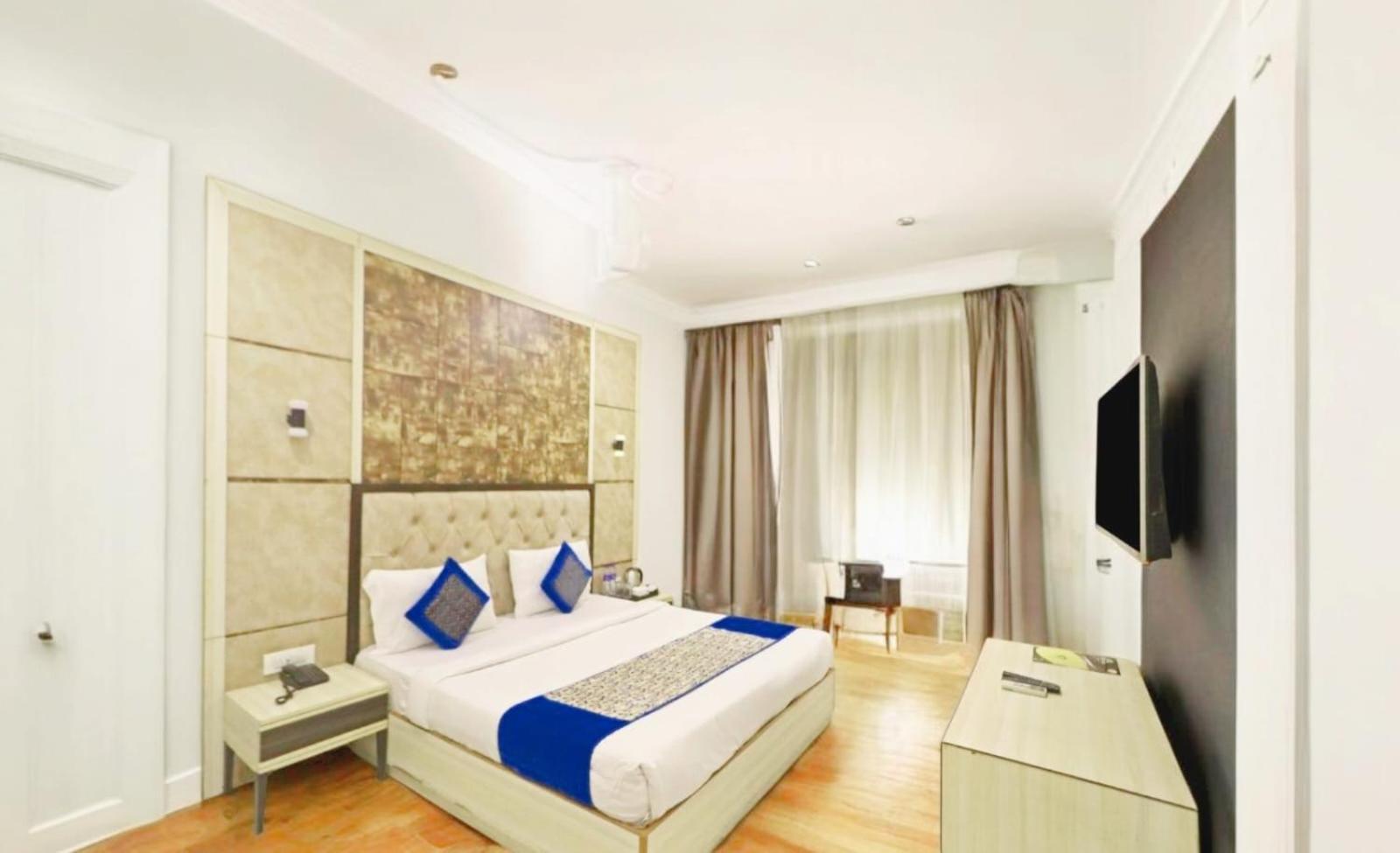 Hotel Almora Sky Near By Delhi International Airport With - Free Airport Pickup And Drop Ню Делхи Екстериор снимка