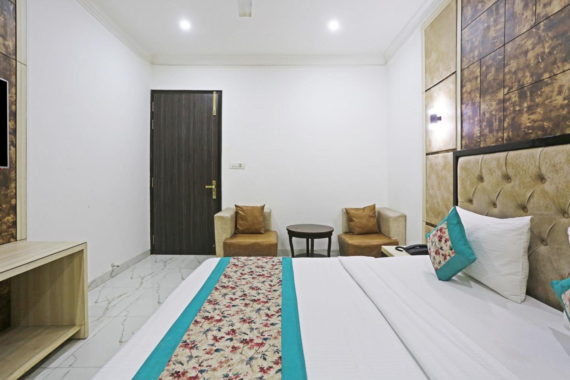 Hotel Almora Sky Near By Delhi International Airport With - Free Airport Pickup And Drop Ню Делхи Екстериор снимка