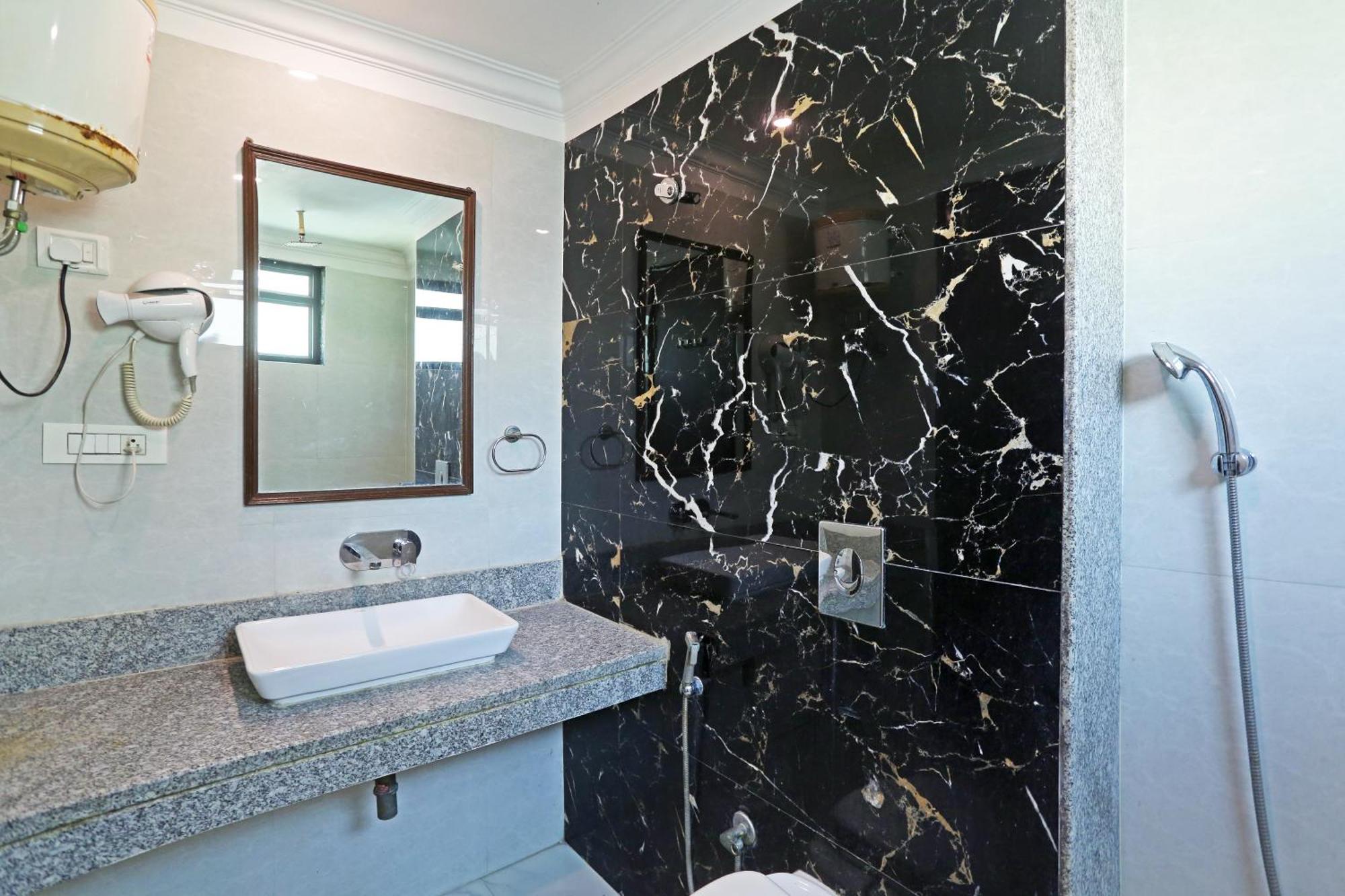 Hotel Almora Sky Near By Delhi International Airport With - Free Airport Pickup And Drop Ню Делхи Екстериор снимка