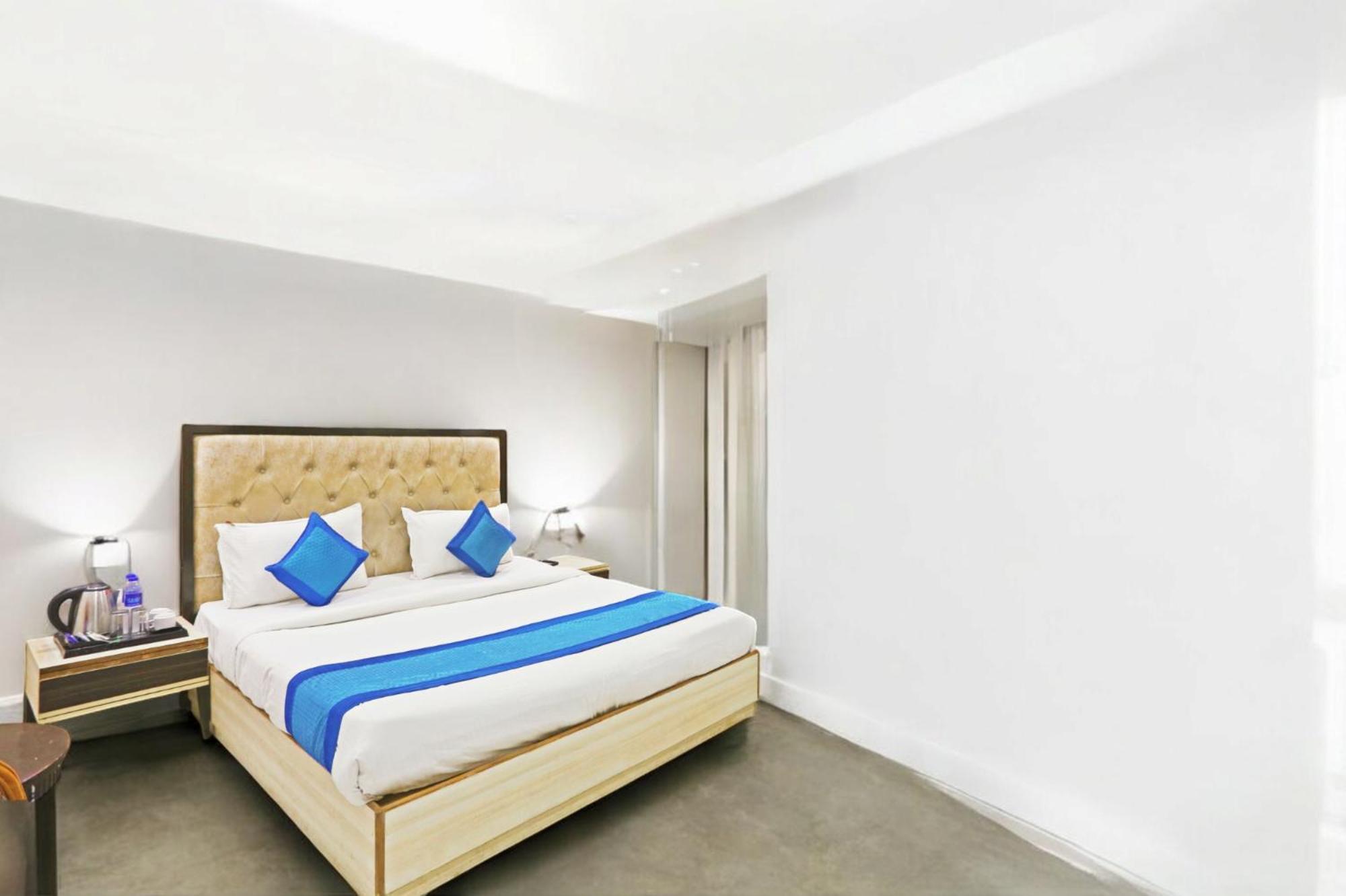 Hotel Almora Sky Near By Delhi International Airport With - Free Airport Pickup And Drop Ню Делхи Екстериор снимка