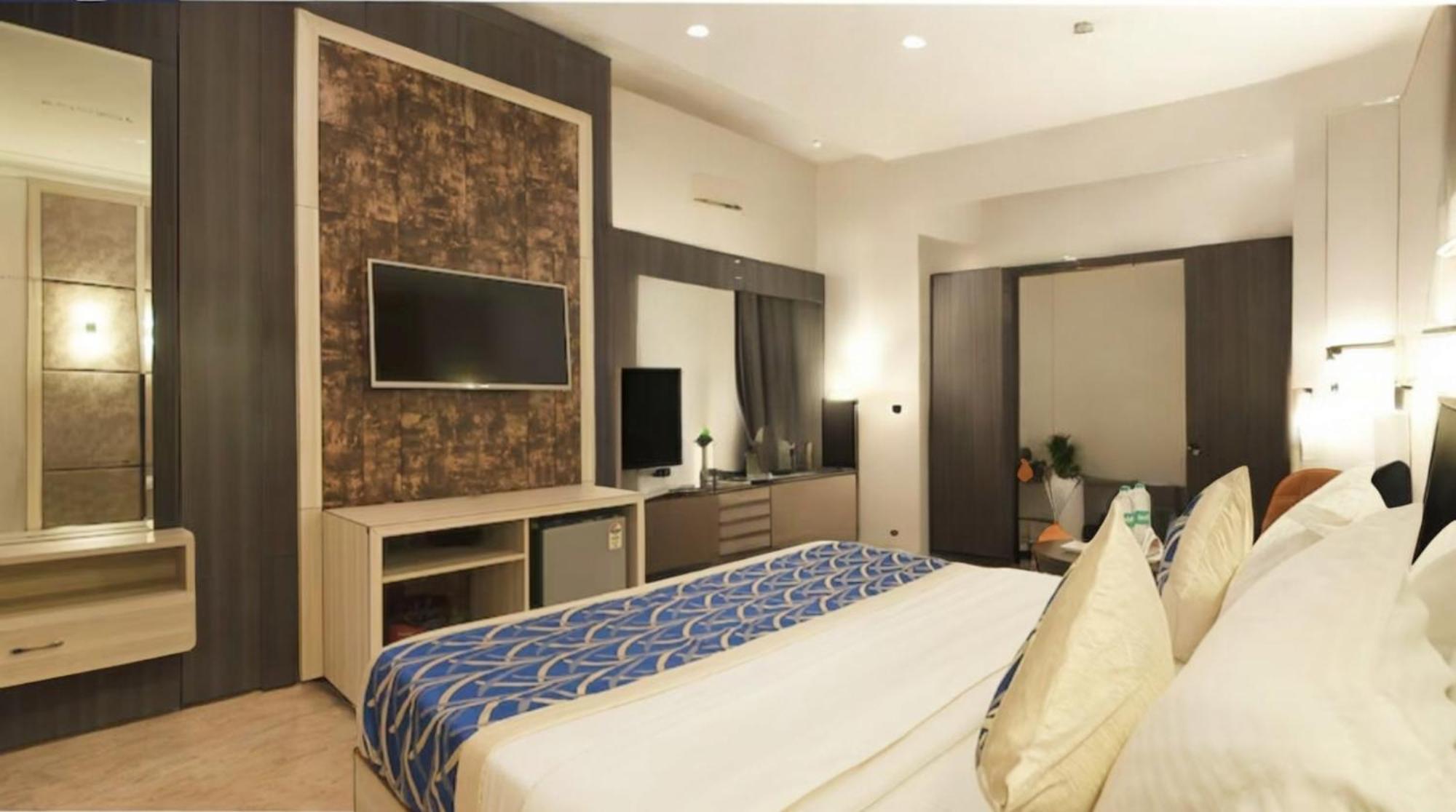 Hotel Almora Sky Near By Delhi International Airport With - Free Airport Pickup And Drop Ню Делхи Екстериор снимка
